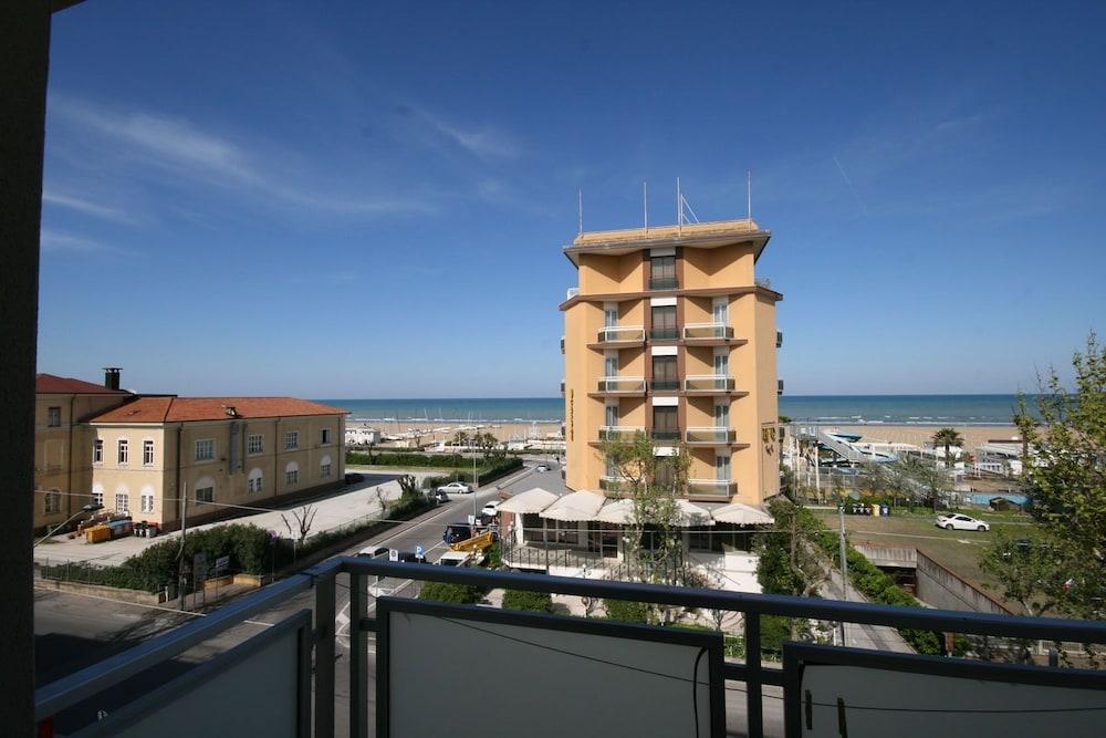 Hotel Sole Mio Rimini Exterior foto