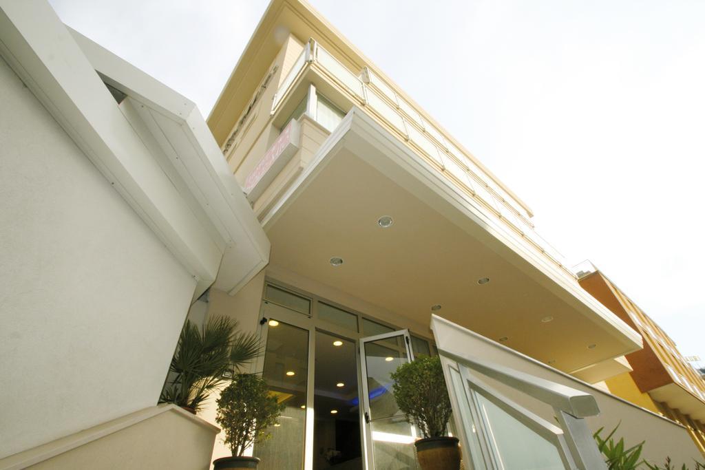 Hotel Sole Mio Rimini Exterior foto
