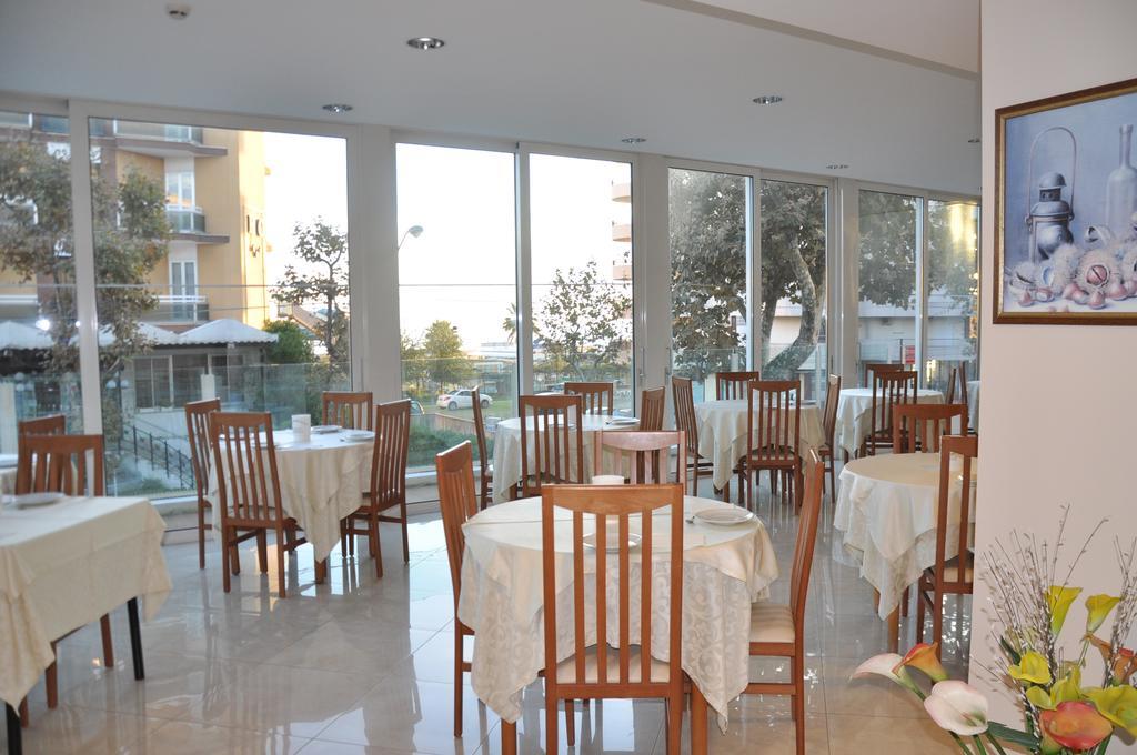 Hotel Sole Mio Rimini Exterior foto